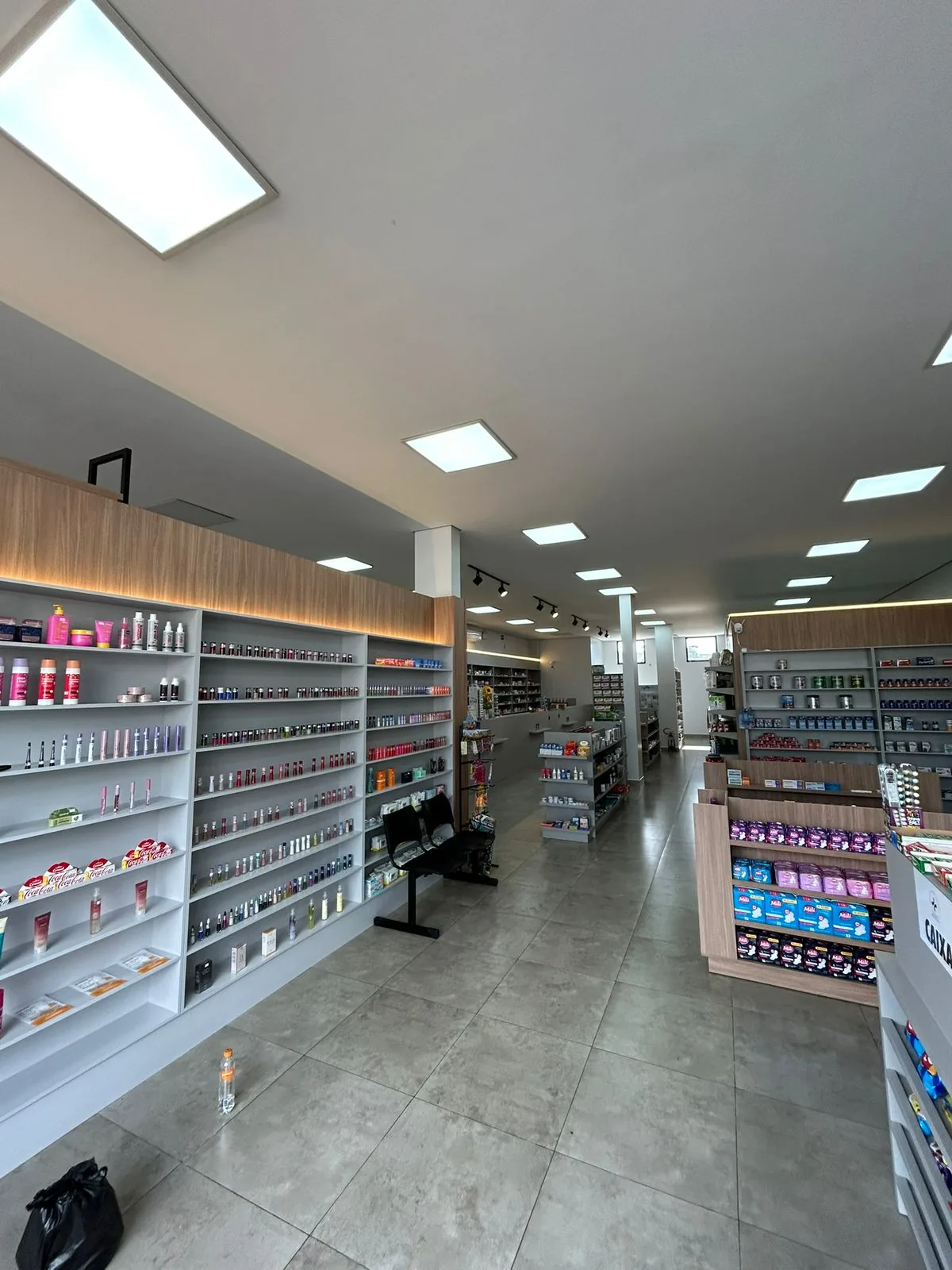 Ambiente comercial com iluminação executada pela WELLight
